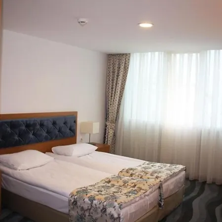 Hotel Regna 3*